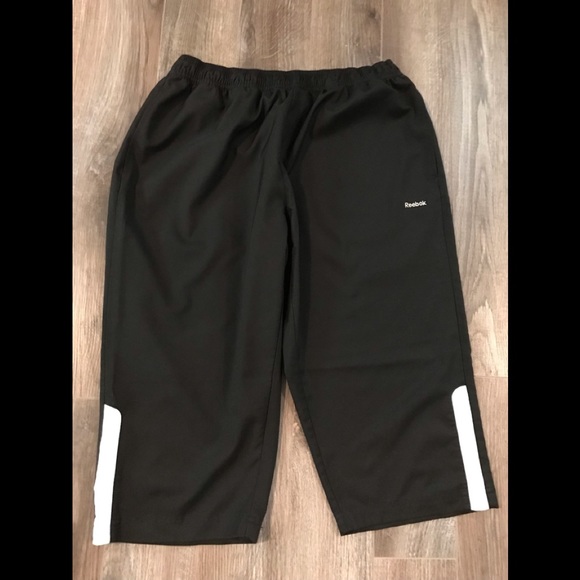 *SOLD* Reebok Capris - Picture 2 of 3